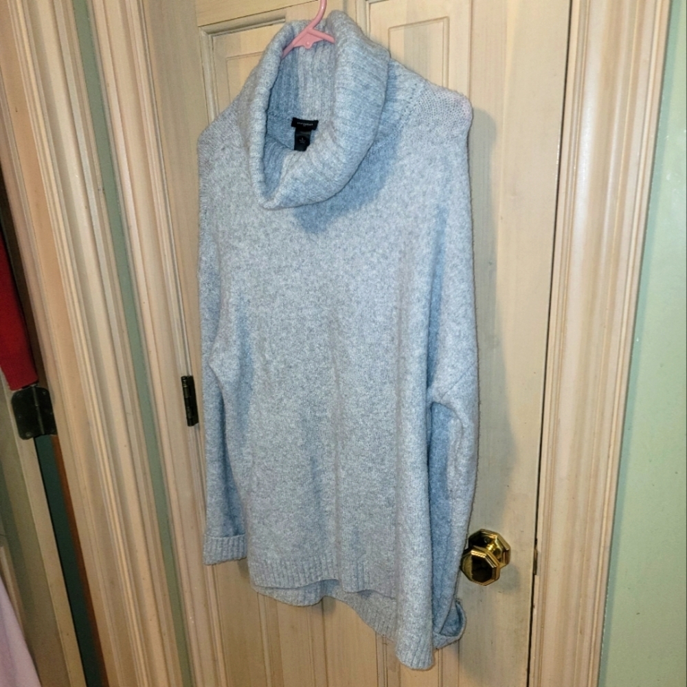 Misses sz L Ann Taylor gray Cowlneck sweater Side Slits
